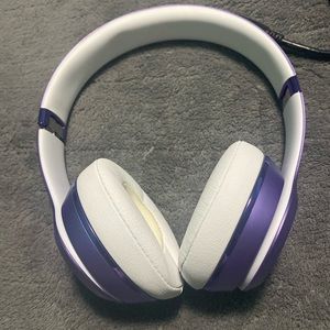 Purple Beats Solo Headphones Used a handful of times Wireless or can plug in